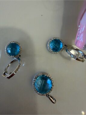 Jewelry set with diamonds